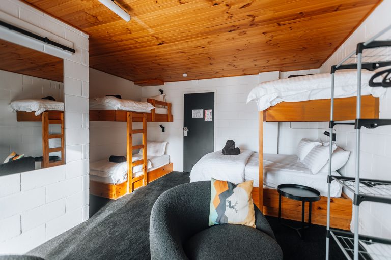 Family 5 share room